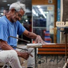 Sistema de pensiones en Latinoamérica obliga a trabajar después de los 65 años