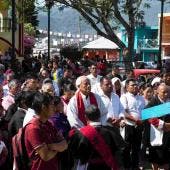 Indígenas mayas celebran viacrucis para pedir el fin de la violencia en Chiapas